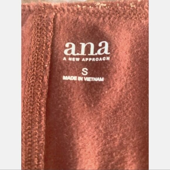 A New Approach Brick Red With Gold Flakes Top. - Picture 3 of 7